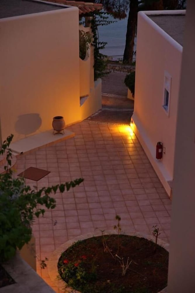 Alonissos Beach Bungalows And Suites Hotel 19/50