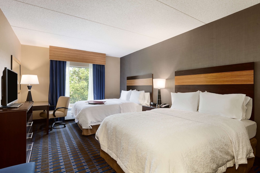 Hampton Inn & Suites Camp Springs/ Andrews Afb 8/29