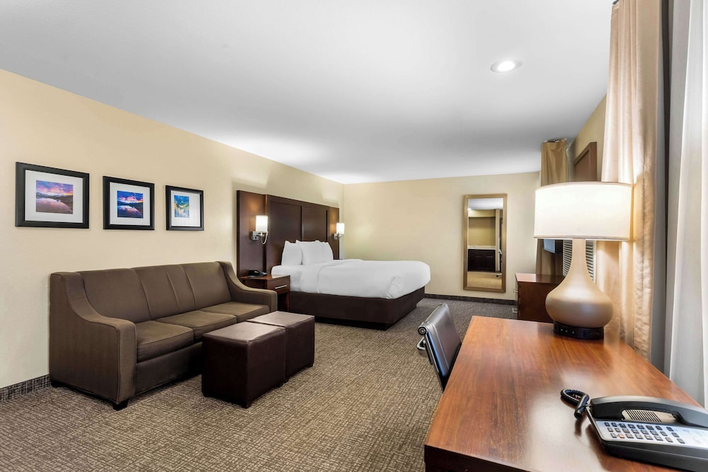 Comfort Inn & Suites Greeley, CO 33/54