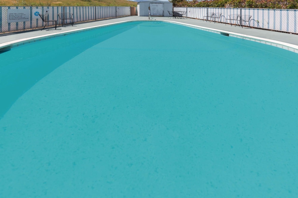 Days Inn By Wyndham Medford 13/22