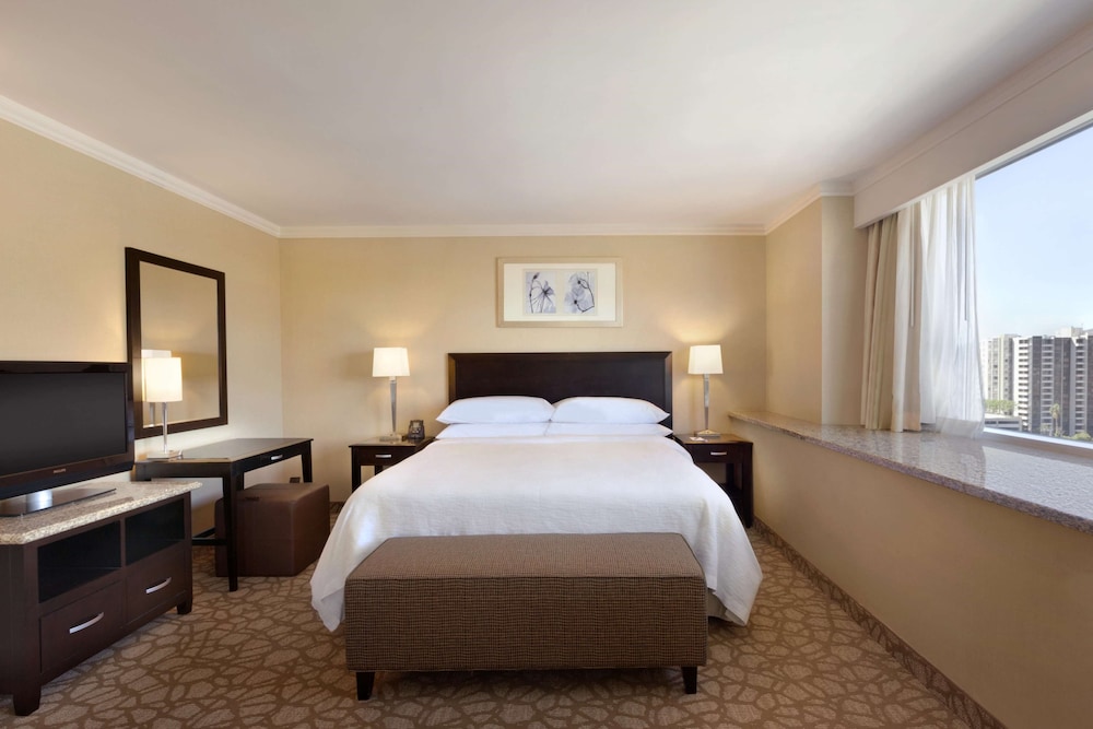 Embassy Suites by Hilton Los Angeles Glendale 8/54