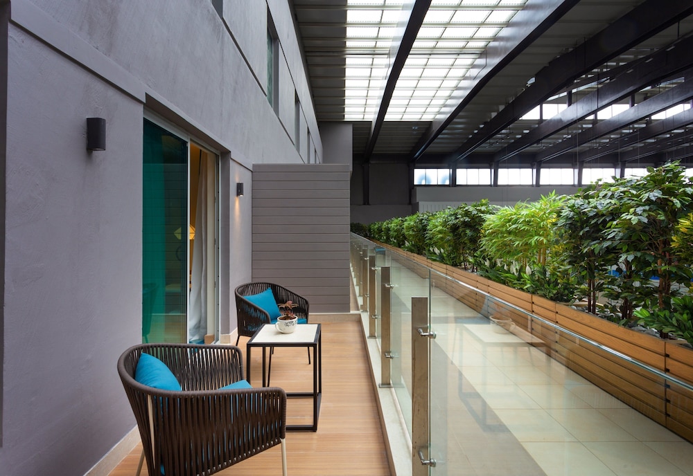 Holiday Inn Express And Suites Bengaluru Old Madras Road 3/59