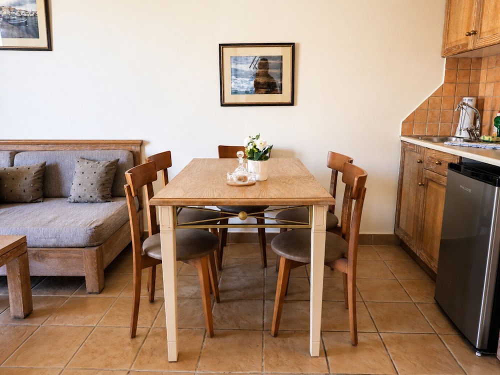 Mylos Hotel & Apartments 34/50