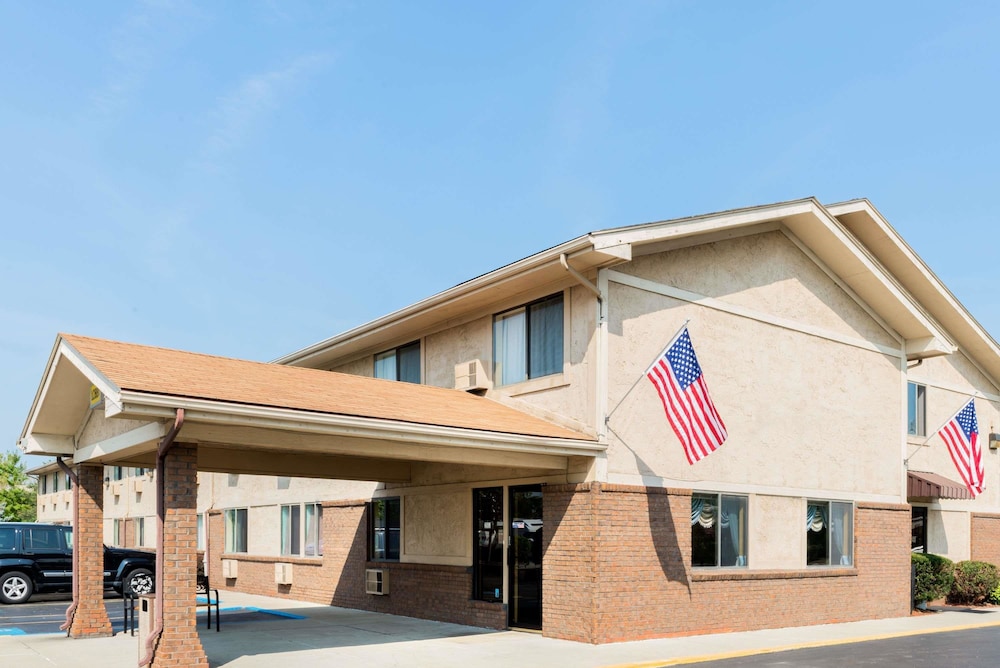 Super 8 By Wyndham Franklin/Middletown Area 1/29