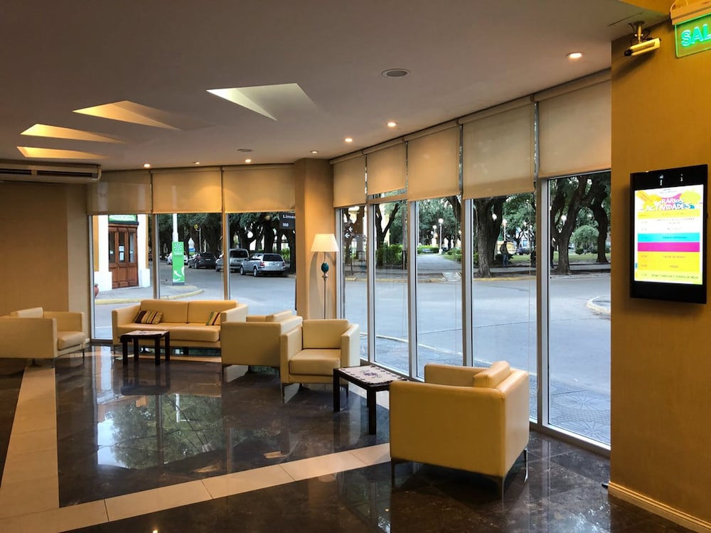 Howard Johnson by Wyndham San Pedro 24/29
