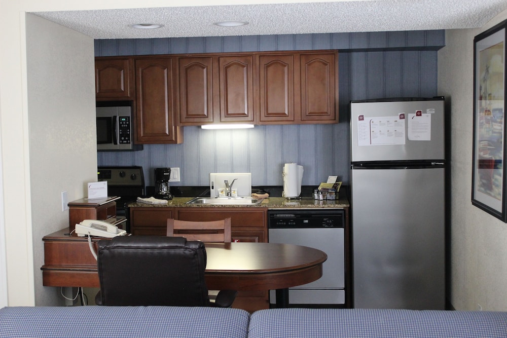 DORAL INN & SUITES MIAMI AIRPORT WEST 25/43