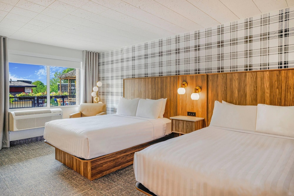 PREMIUM, 2 QUEEN BEDS