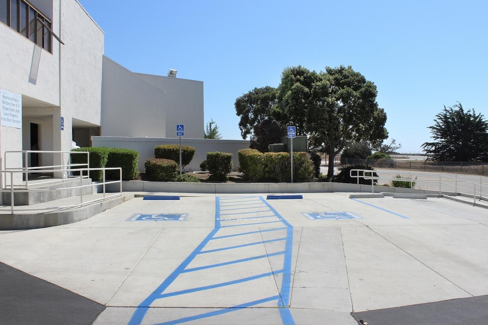 Motel6 San Simeon, CA - Hearst Castle Area 57/63