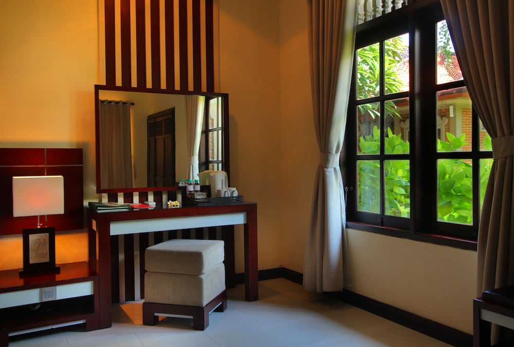 Adi Dharma Hotel Legian 50/50