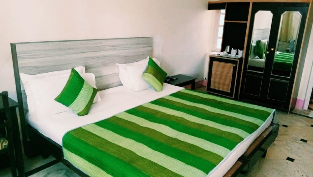 DELUXE, KING BED, PARK VIEW