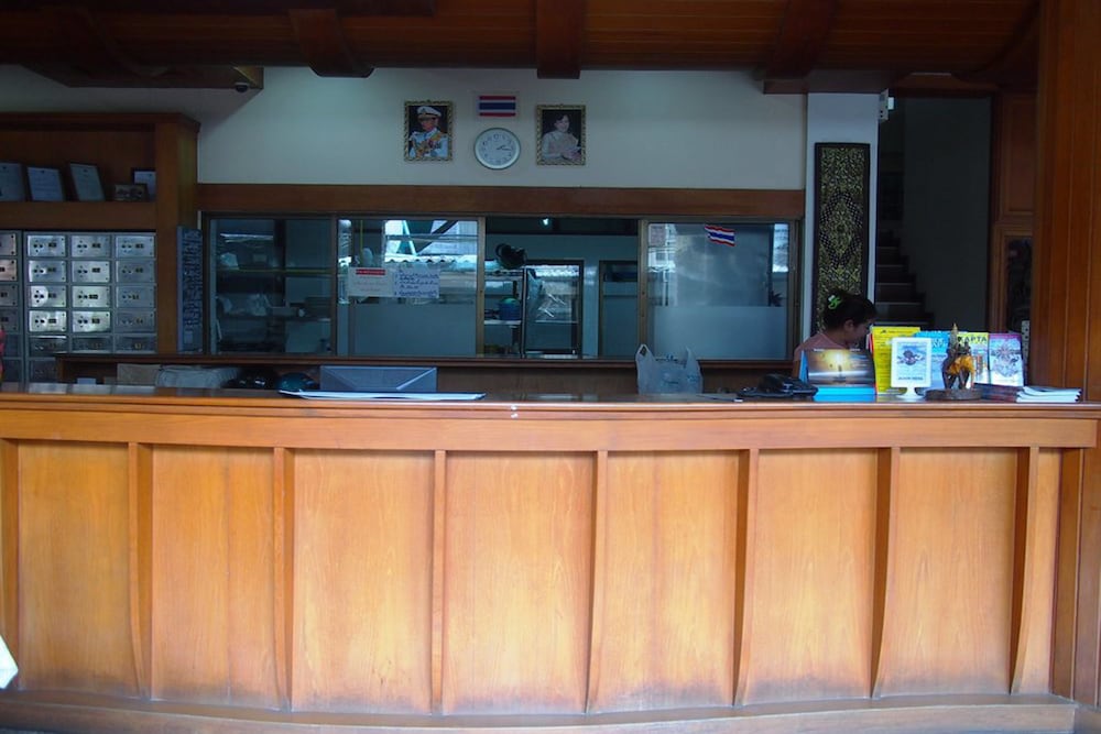 P 72 Hotel Bar 6/50