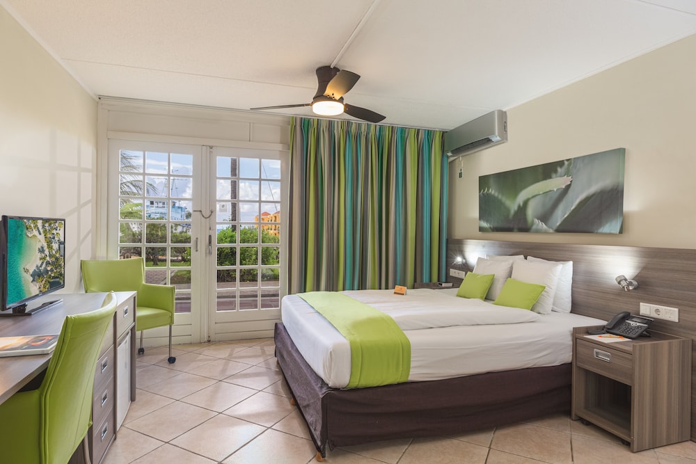 Lions Dive Beach Resort Curacao 18/72