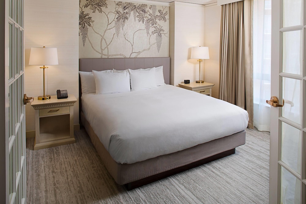 1 BEDROOM, SUITE