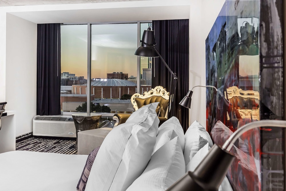 Lorenzo Hotel Dallas, Tapestry Collection by Hilton 44/82