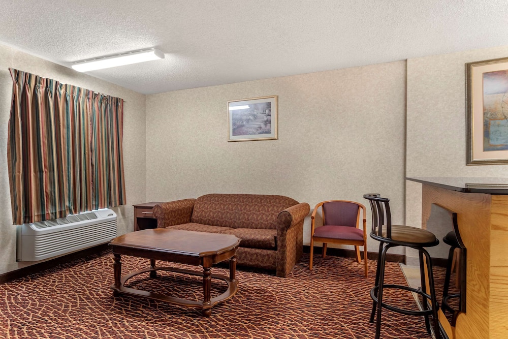 Quality Inn Marietta near Dobbins ARB 23/37
