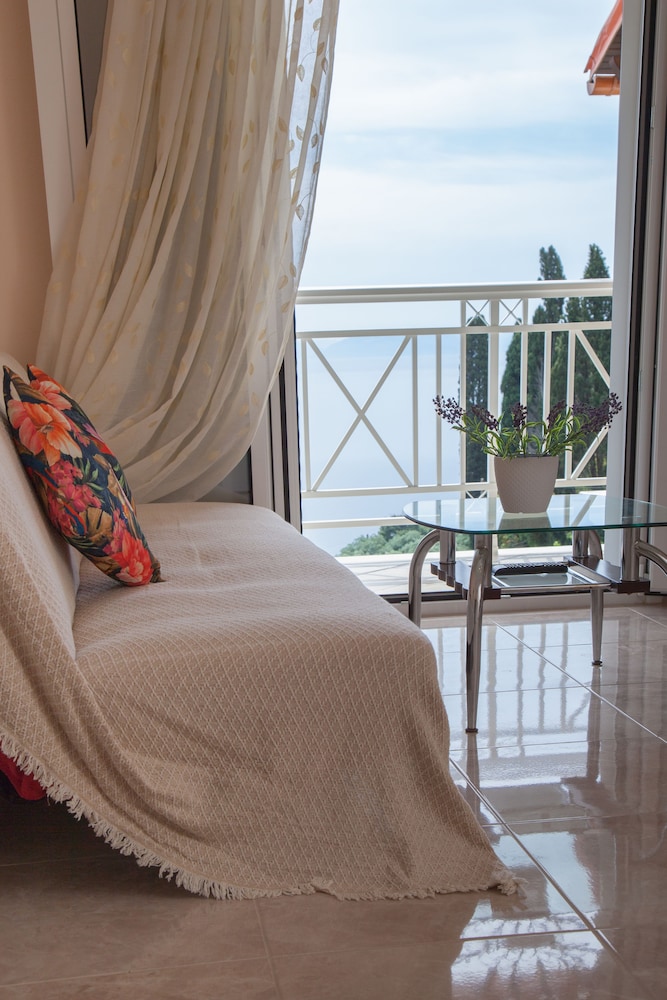 Brentanos Apartments - View Of Paradise 13/50