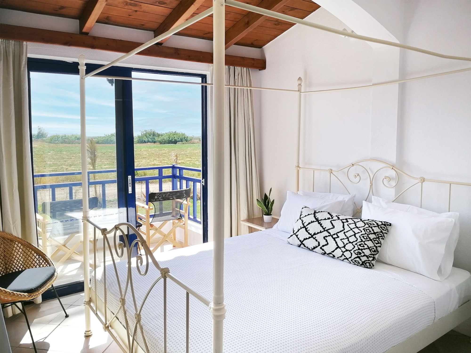 House, Double and Twin Beds