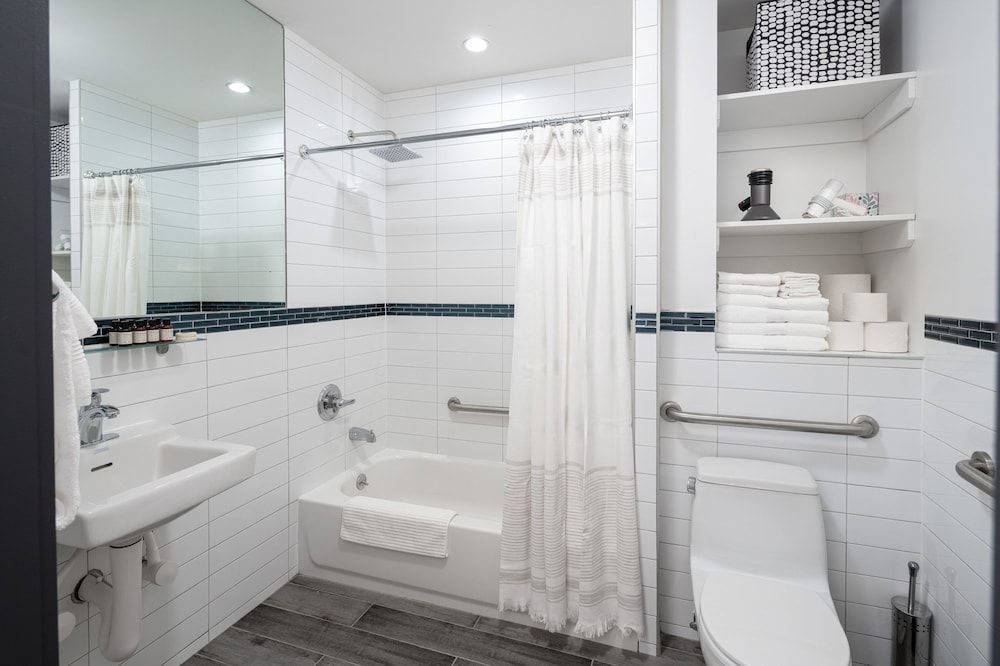 Hotel 837 42/50
