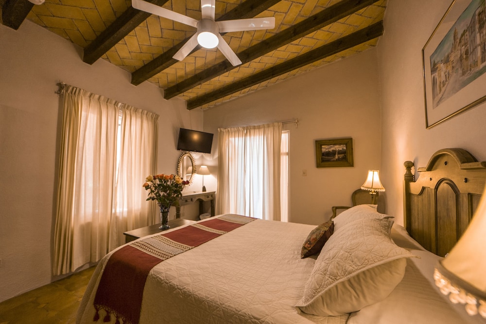 Villa Mirasol Hotel 30/74