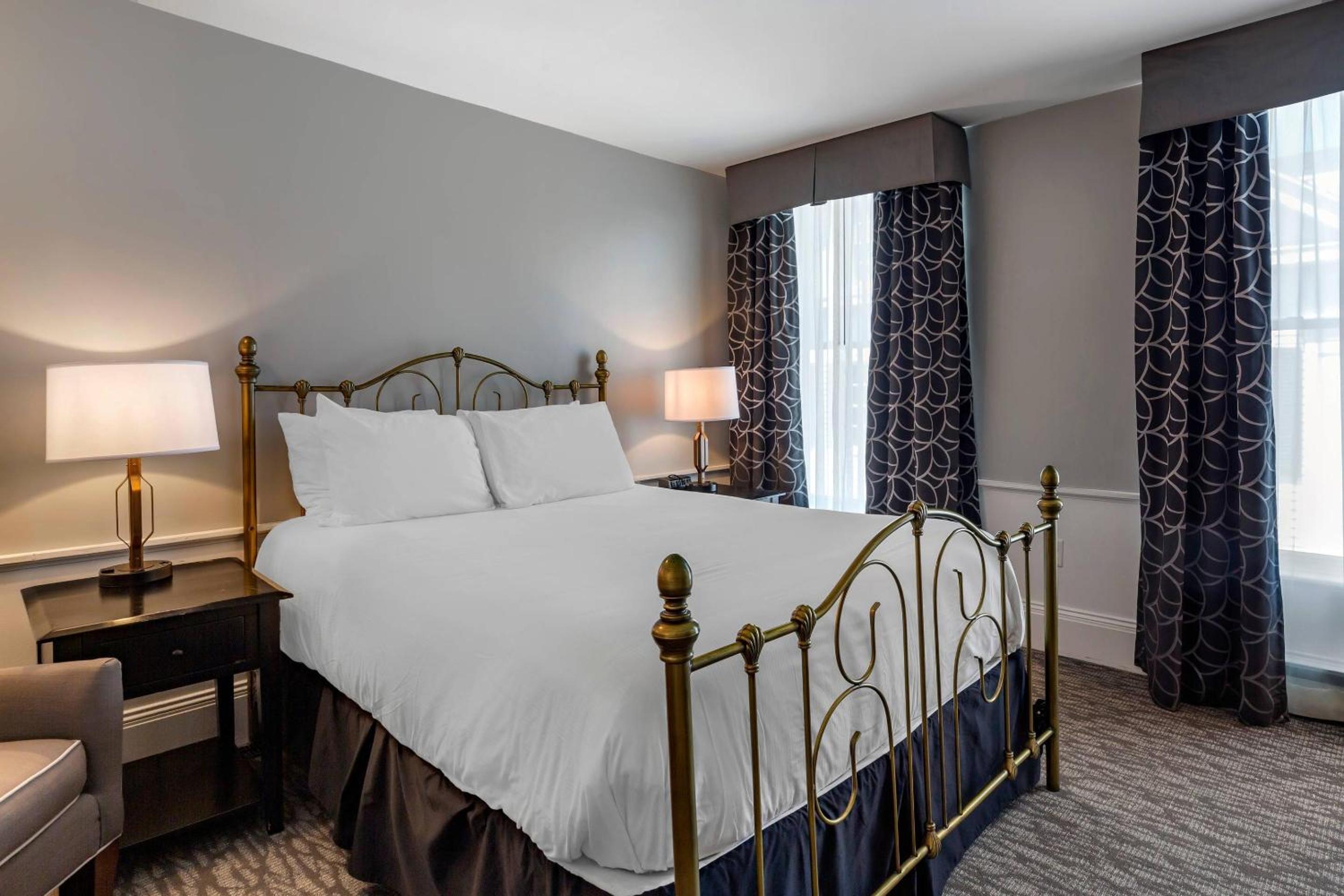 Suite, Queen Bed, Hot Tub