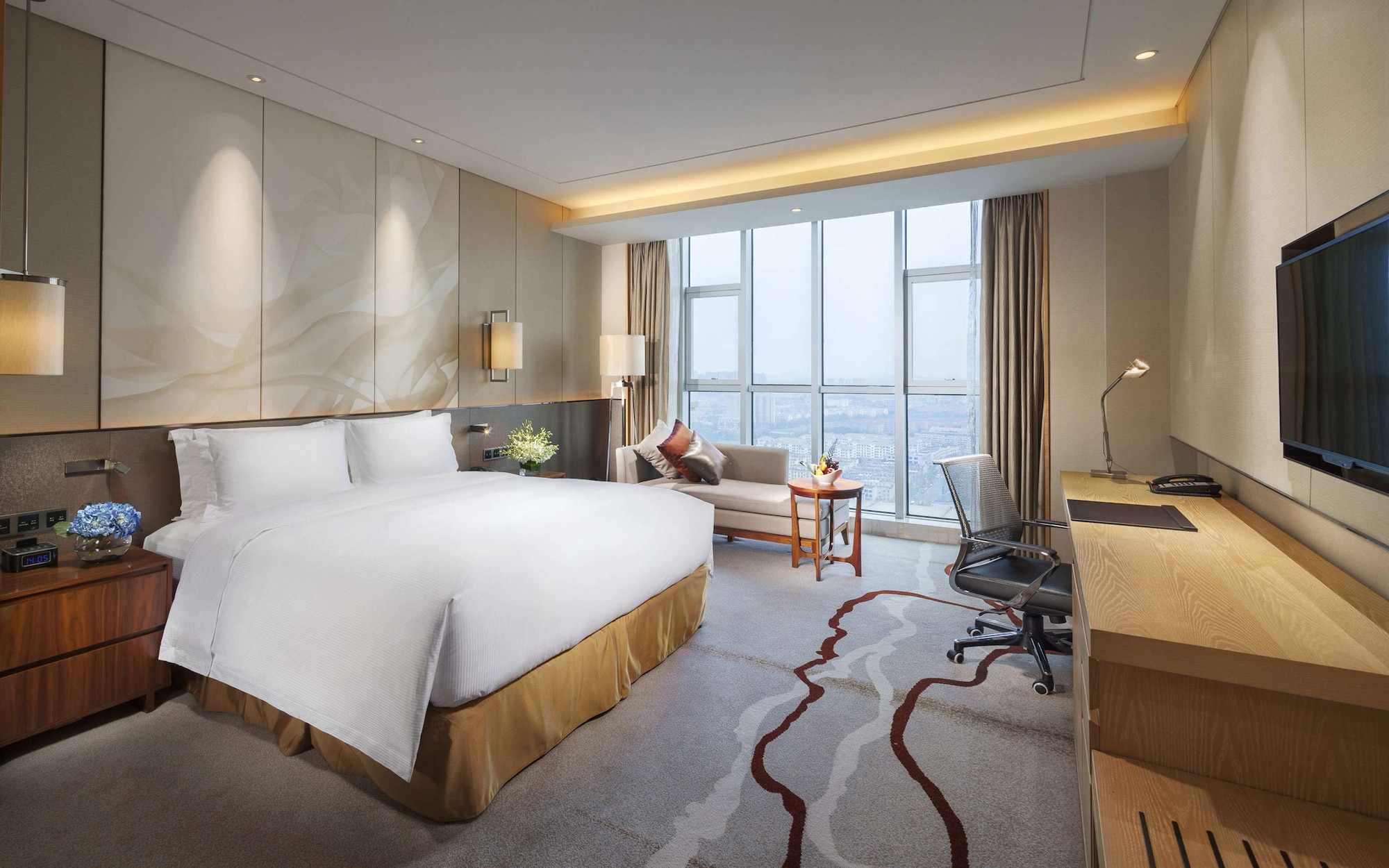 DELUXE, KING BED