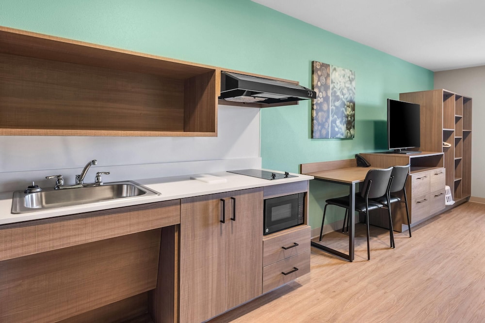 ECHO Suites Extended Stay by Wyndham Colorado Springs Airpt 45/55