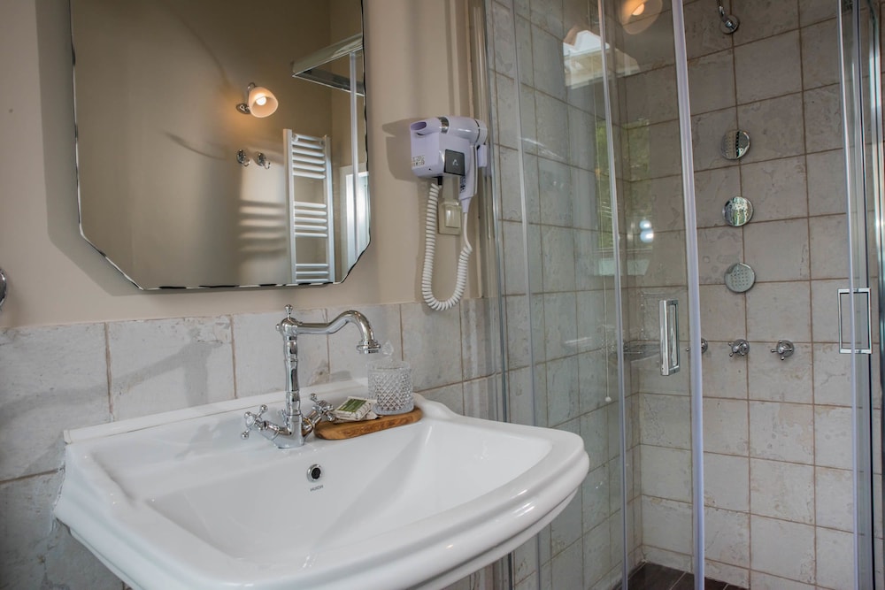 Kyria Boutique House 42/50