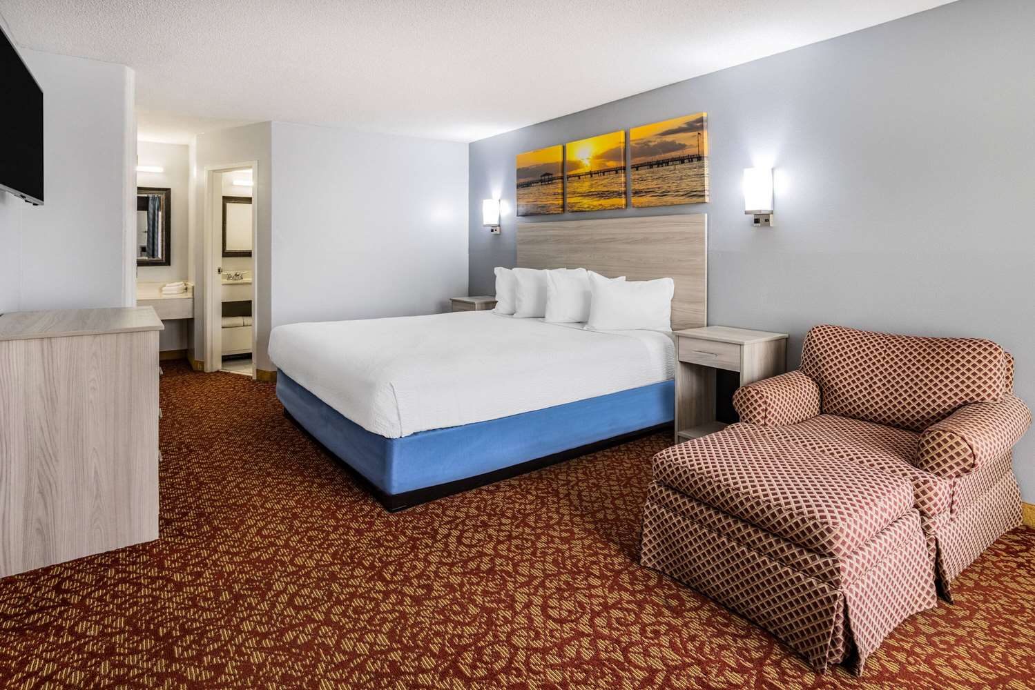 Days Inn & Suites by Wyndham Williamsburg Colonial 14/35