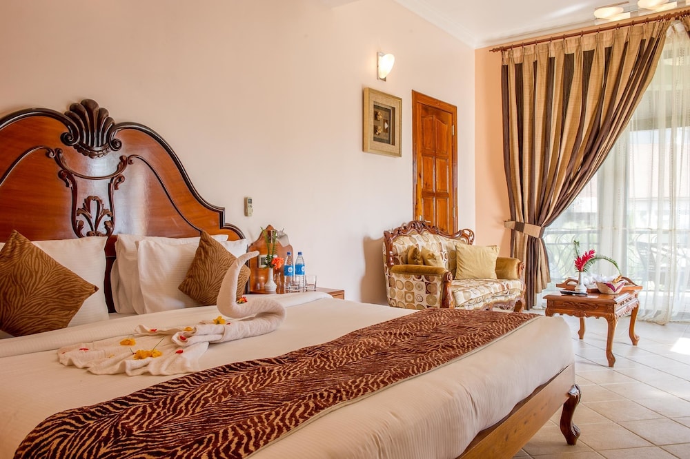 Malaika Beach Resort 7/50