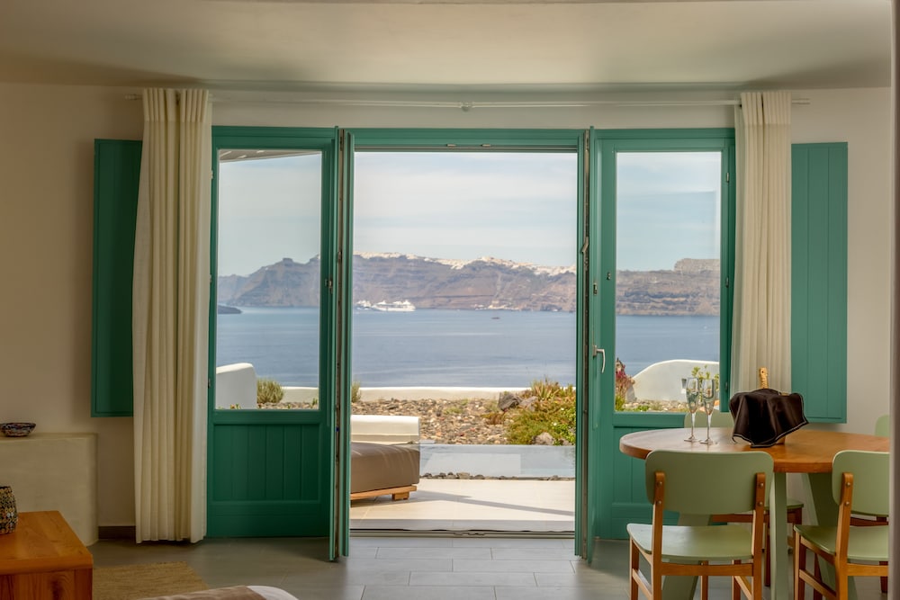 Neptune Luxury Spa Suites 40/72