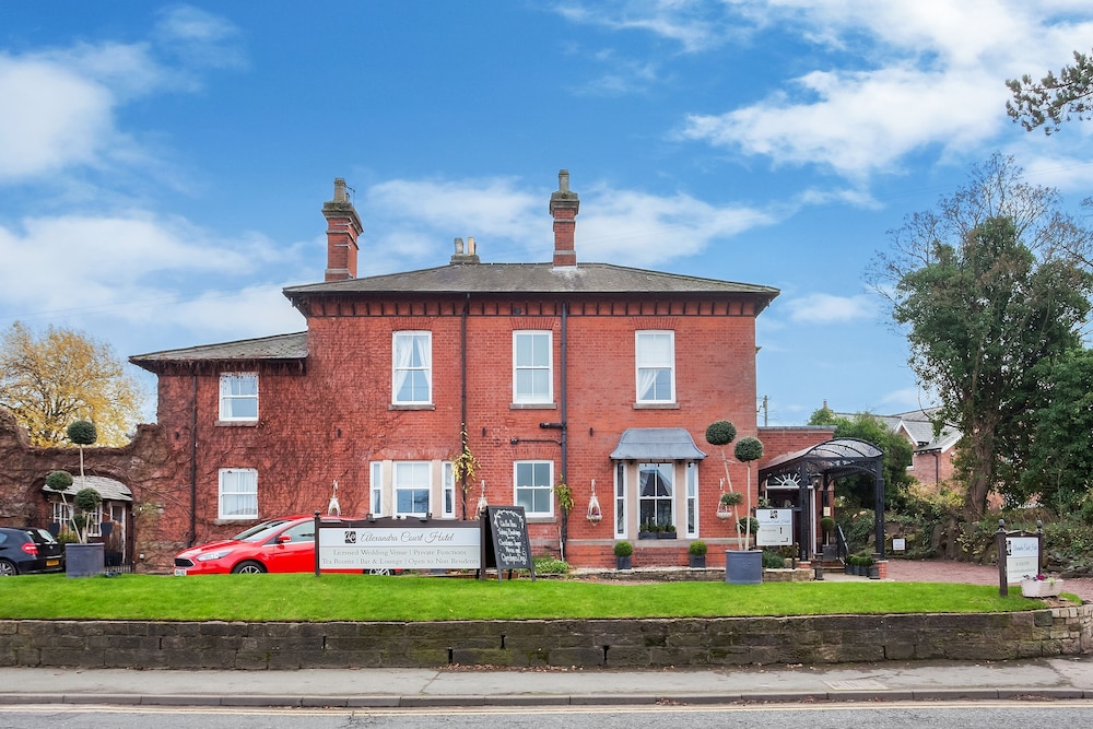 The Alexandra Court Hotel 5/37