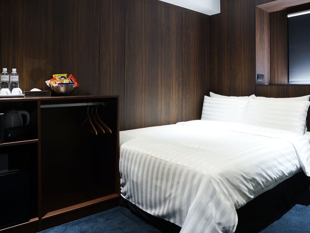 ROOM, DOUBLE BED