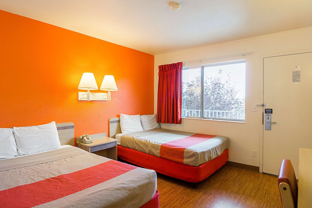 Motel6 Laramie, WY 27/52