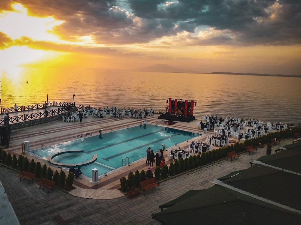 DEDEMAN VAN RESORT & AQUA 28/50