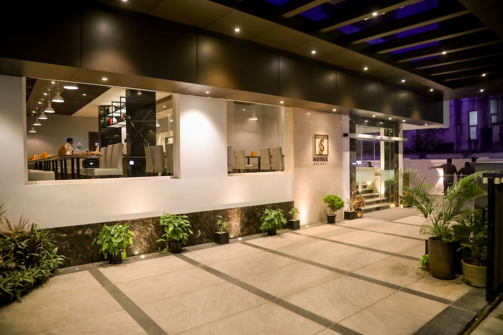 S Hotels 3/50