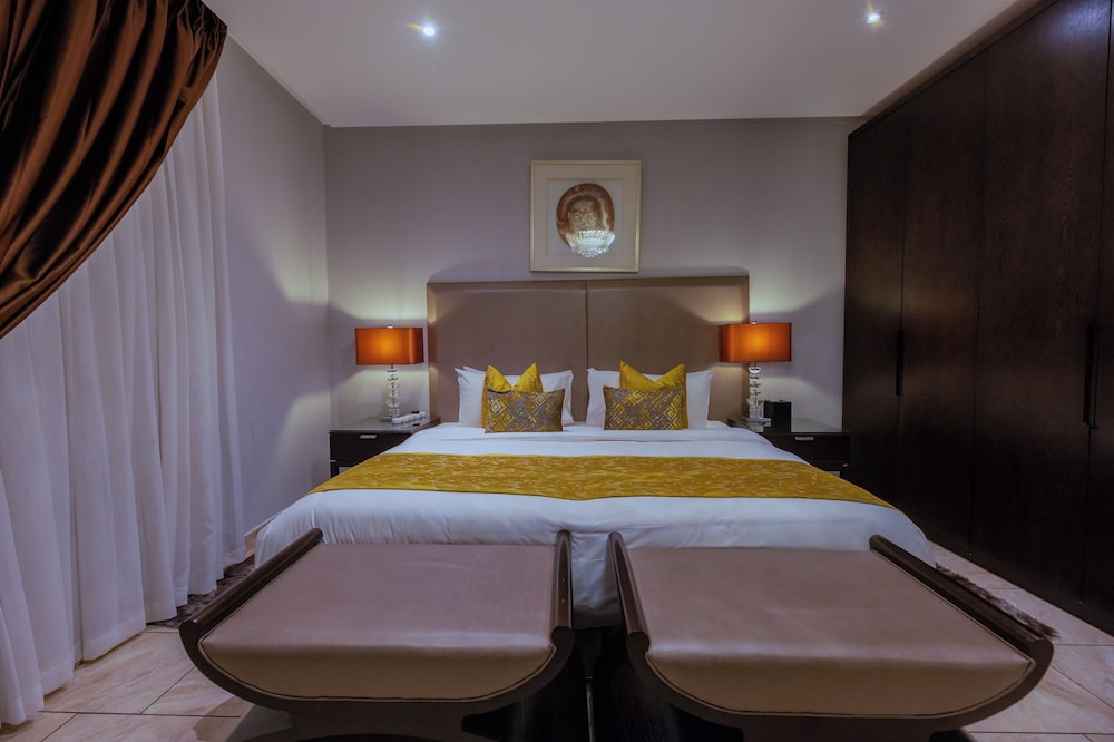 Oak Plaza Suites 30/66