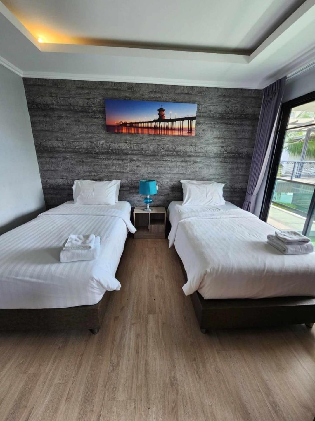 DELUXE, DOUBLE BED