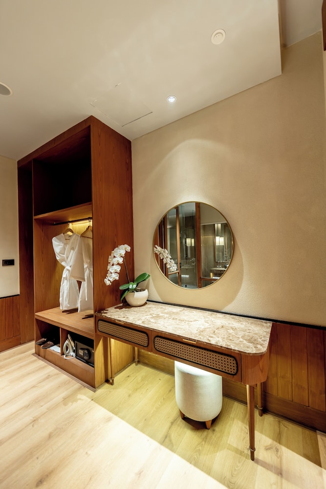 Anumana De Suite 23/41