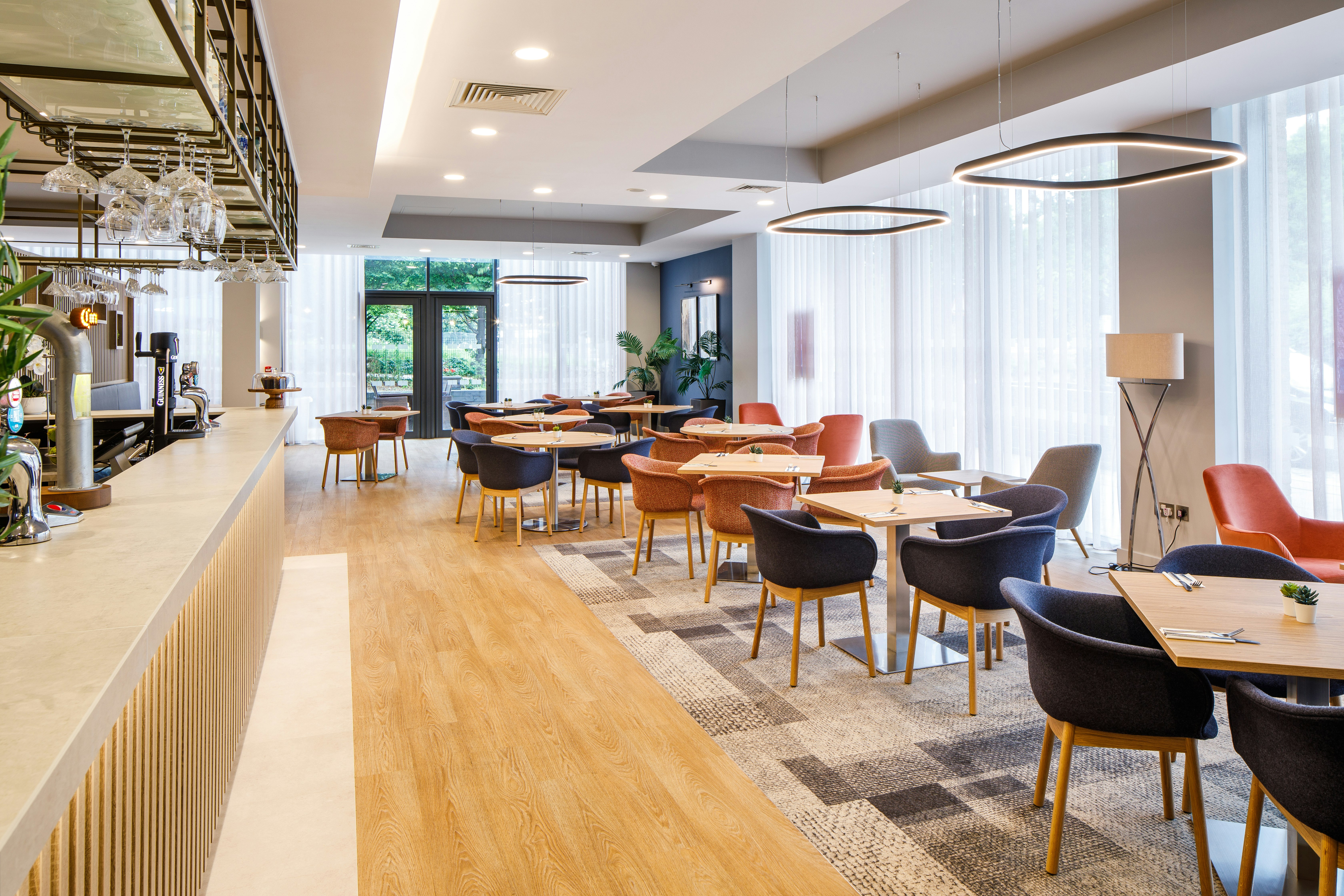 Holiday Inn Express London - Excel 28/64