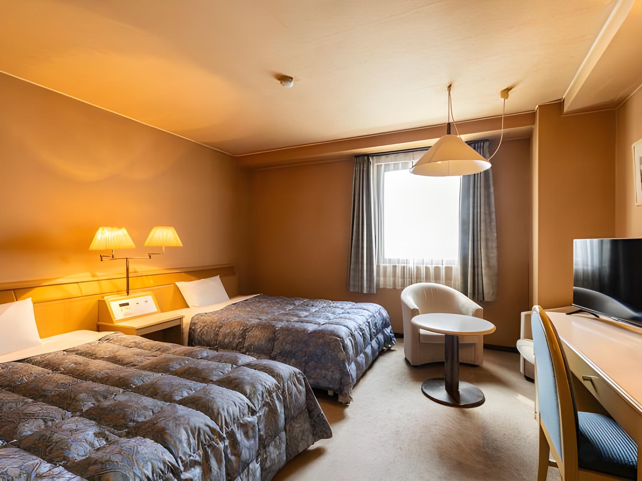 Kanonji Grand Hotel 12/37