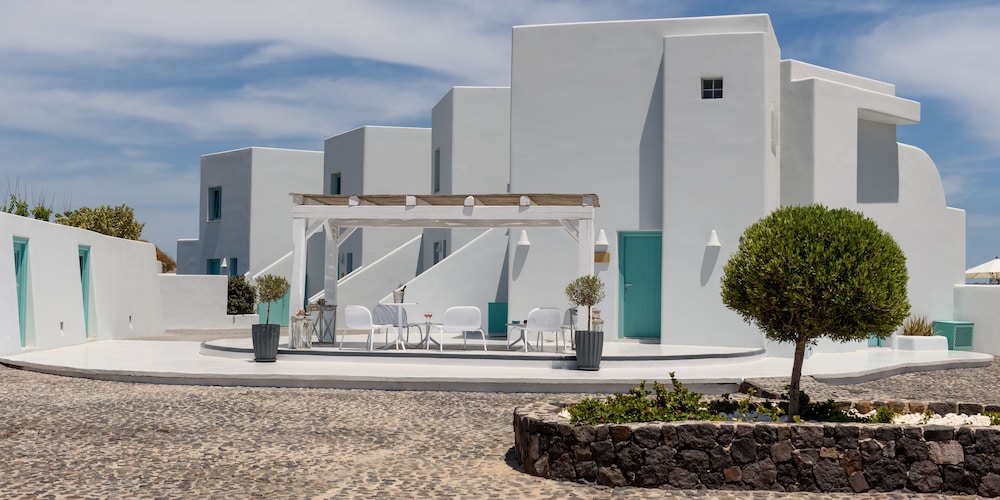 Neptune Luxury Spa Suites 56/72
