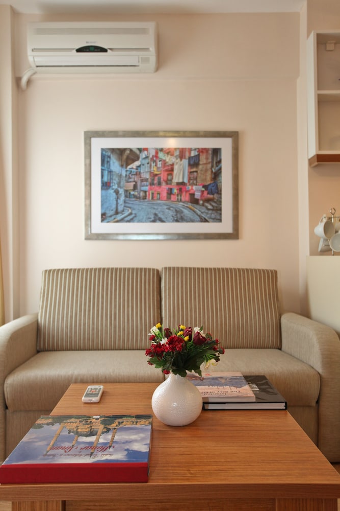 Three Apples Suites 25/39