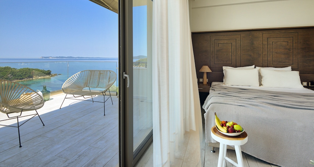 Prima, Suite, King Bed, Panoramic Sea View, Sofa، Prima Vista Beachfront Boutique Hotel 2/3