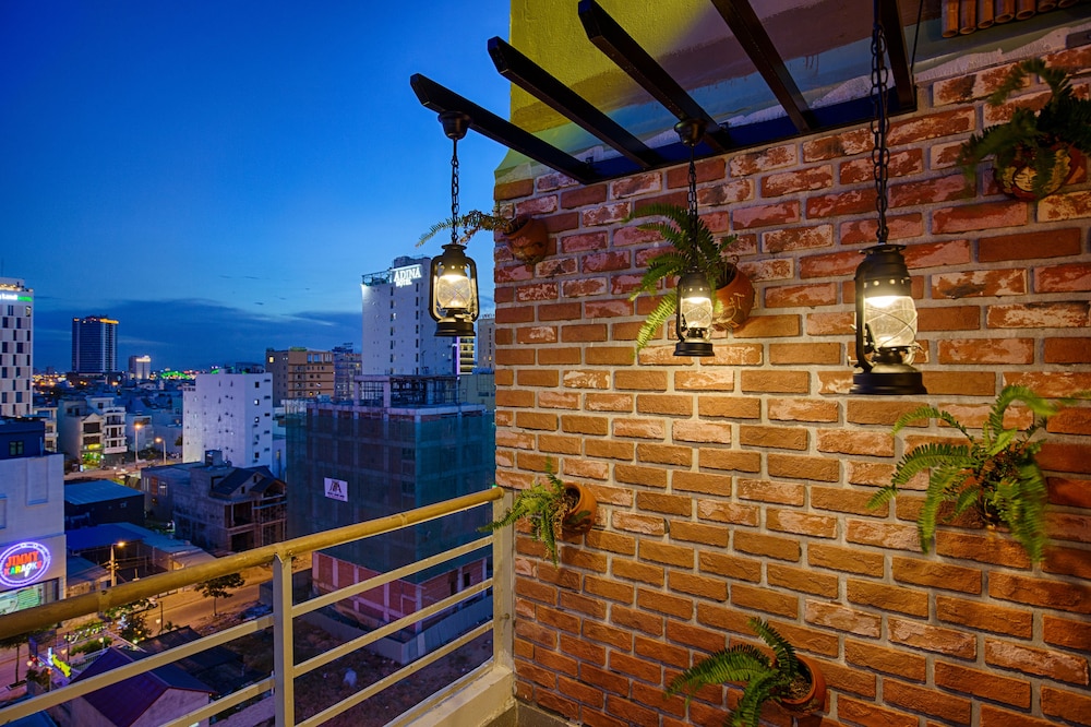 Continent Hotel Da Nang 2/22