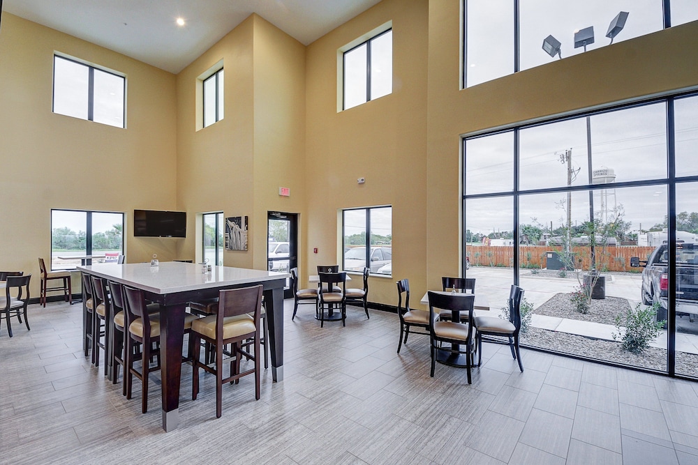 Holiday Inn Express And Suites Carrizo Springs 29/40