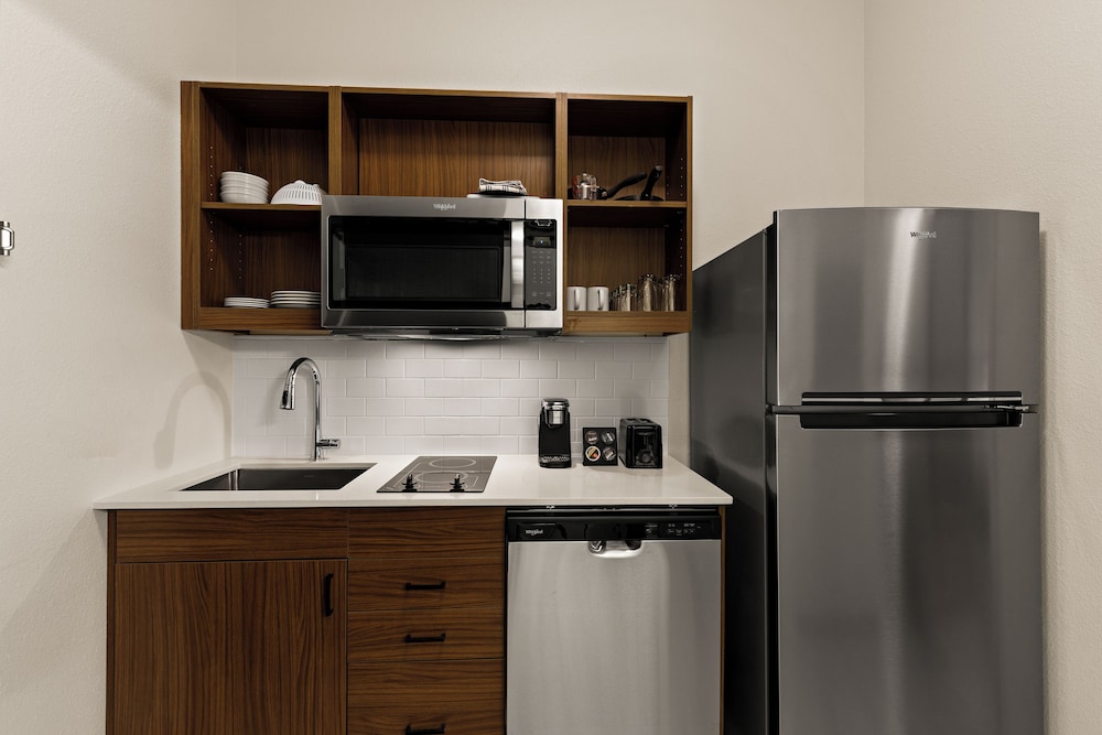 Everhome Suites Brownsville 10/66