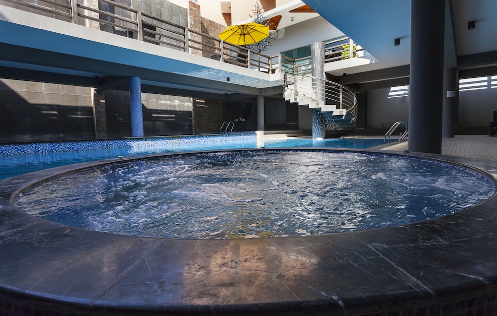 LONG BEACH HOTEL 13/38