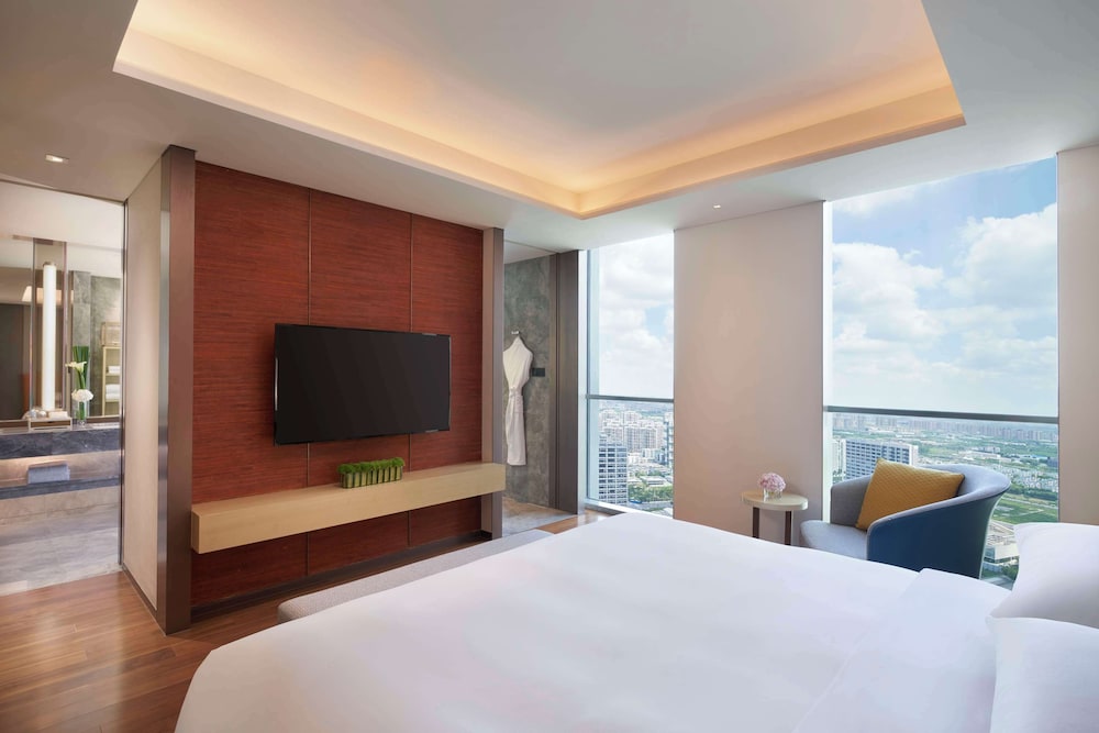 Regency, Executive, Suite, King Bed