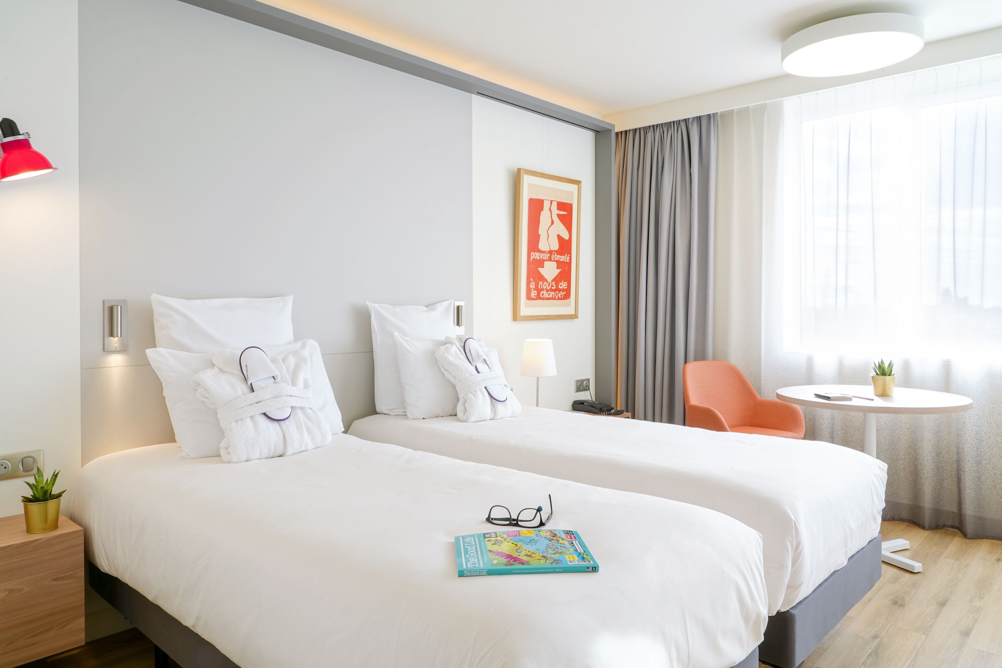 CLASSIC, TWIN BEDS