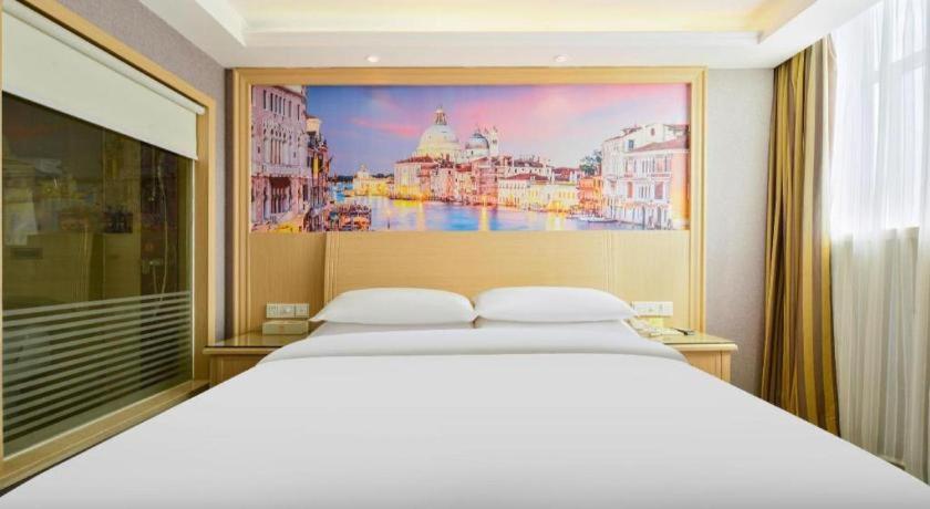 Vienna Hotel (Shenzhen Guanguang Road Foxconn) 40/58